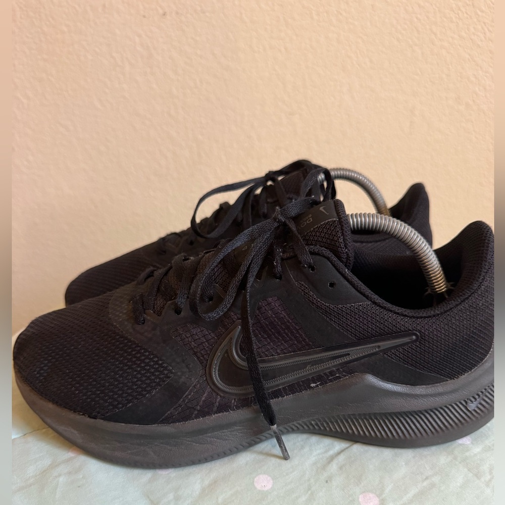 Nike Downshifter Men's Black Athletic Shoes Size 9.5